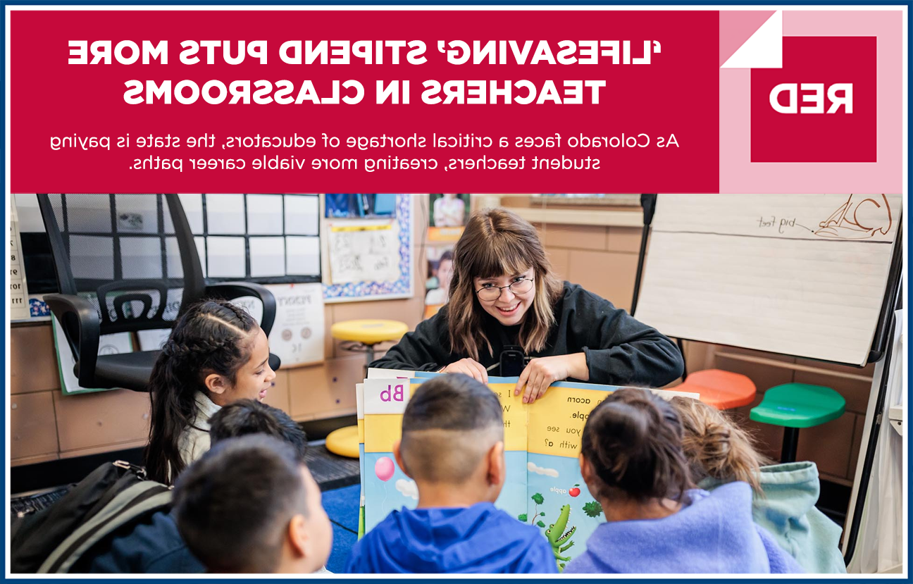 Graphic Image of Amber Osborn reading a book to young children in an Elementary classroom with text overlaid that reads "‘LIFESAVING’ STIPEND PUTS MORE TEACHERS IN CLASSROOMS - As Colorado faces a critical shortage of educators, 国家给实习教师发工资, 创造更可行的职业道路."